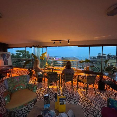 The Local Exclusive Bed & Breakfast Istanbul Bagian luar foto